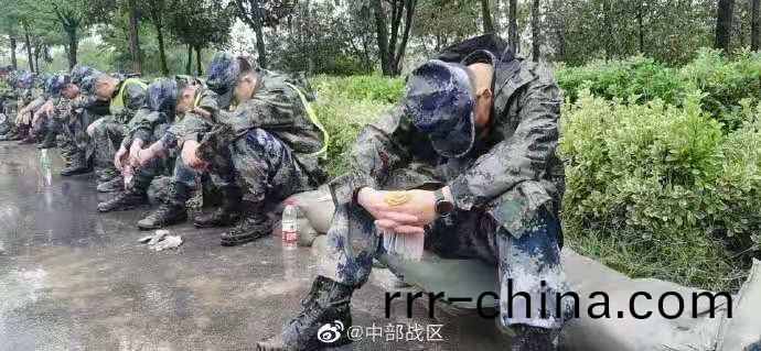 暴(bao)雨(yu)中(zhong)的力量(liang)